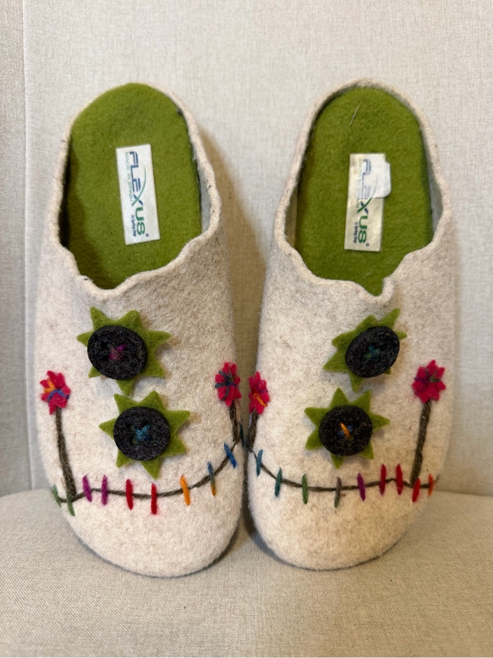 Flexus Women's Beige Felt Slip-On Slippers with Green Insole & Floral Embroidery